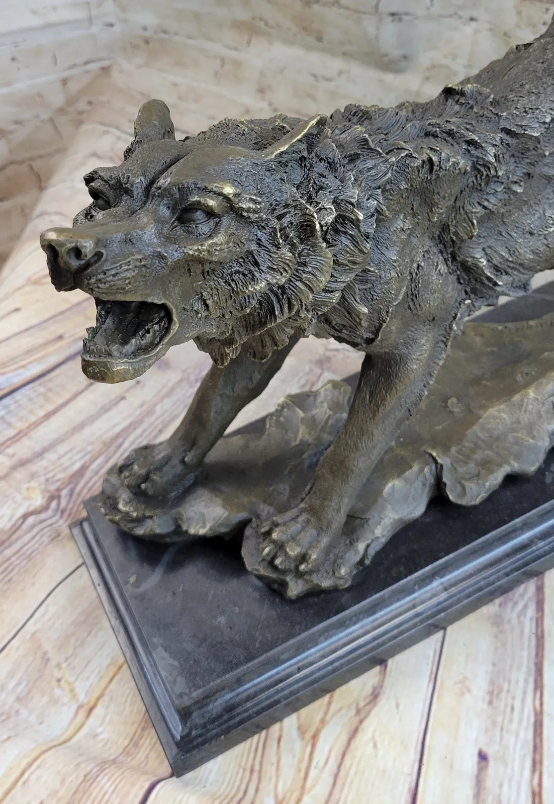 Larger  Size Howling Wolf Bronze Sculpture By European Bronze Finery Artwork