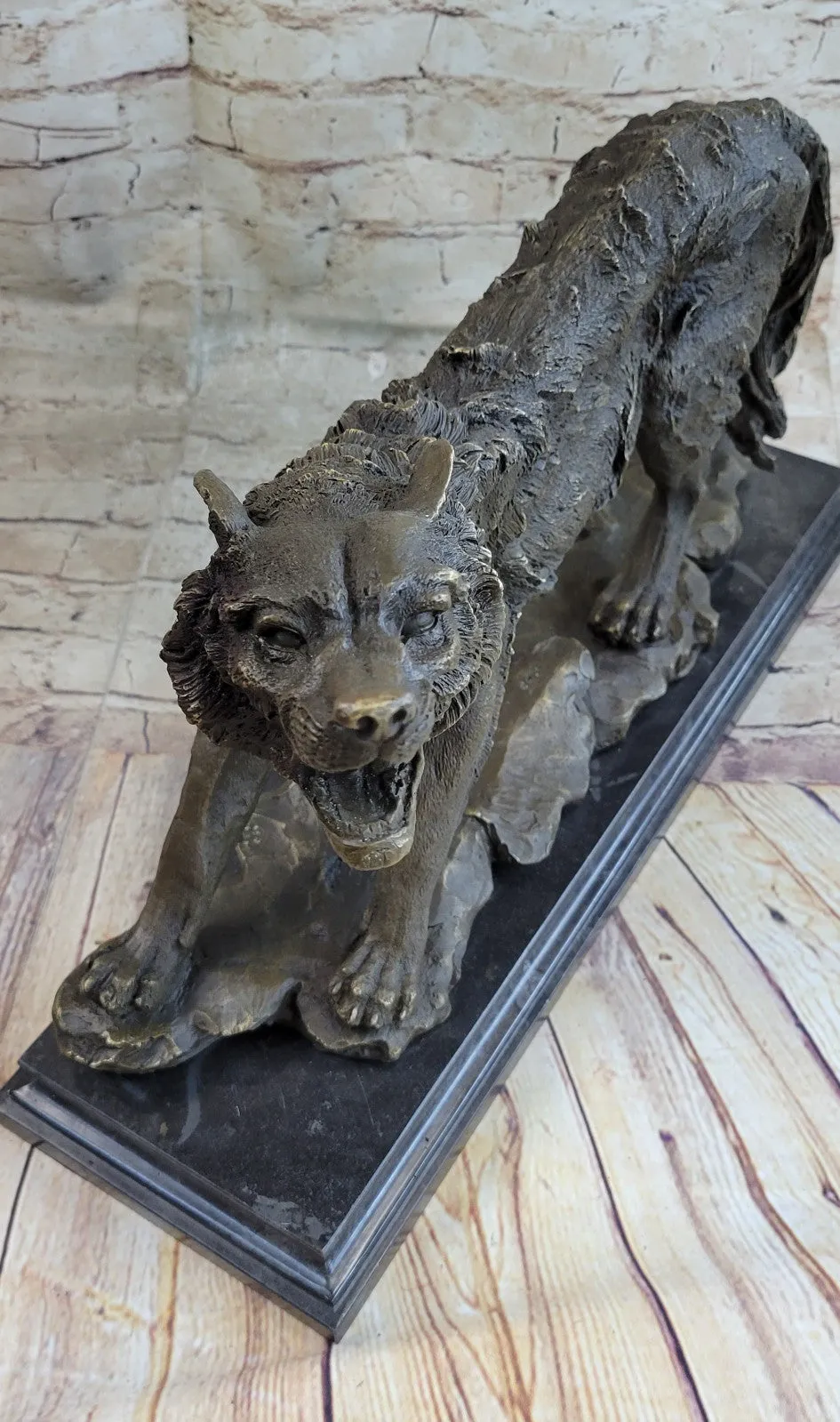 Larger  Size Howling Wolf Bronze Sculpture By European Bronze Finery Artwork