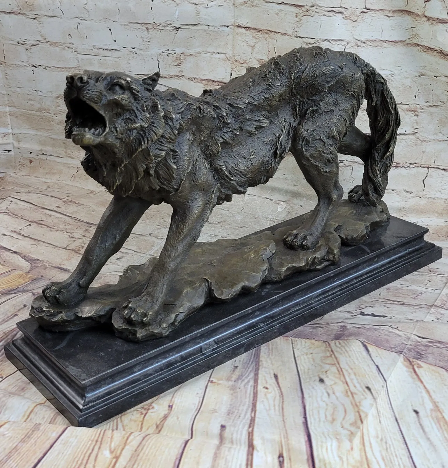 Larger  Size Howling Wolf Bronze Sculpture By European Bronze Finery Artwork